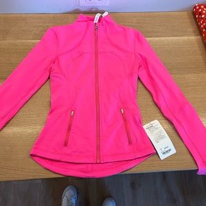 Lululemon jacket, size 4 never worn with tags